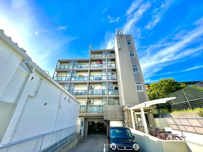 芦屋市平田北町の賃貸マンションの外観