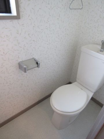神戸市灘区徳井町４丁目の賃貸マンションのトイレ