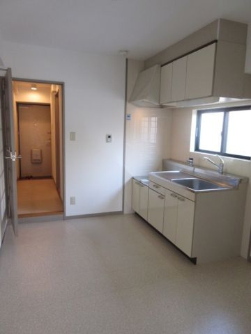 神戸市灘区徳井町４丁目の賃貸マンションの居間・リビング