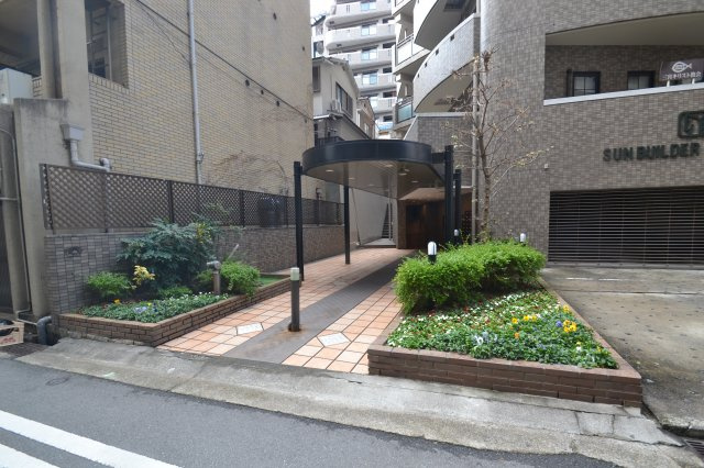 神戸市中央区加納町２丁目の賃貸マンションのエントランス