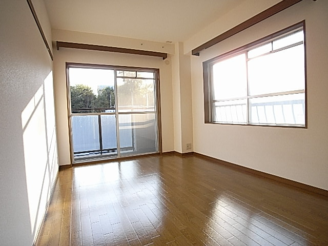西宮市西平町の賃貸マンションの居間・リビング