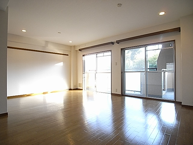 西宮市西平町の賃貸マンションの居間・リビング