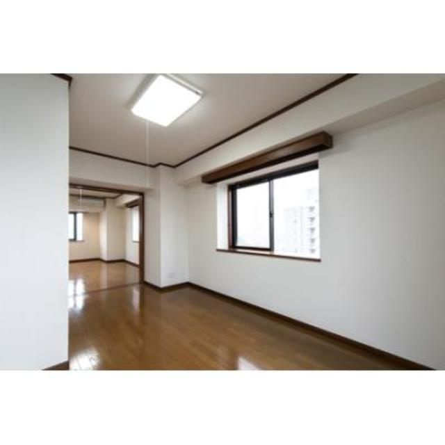 プラザ小島屋抜弁天ビルの洋室