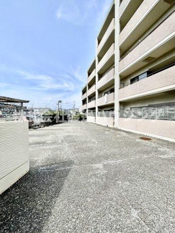 フレイグラント坂山の駐車場