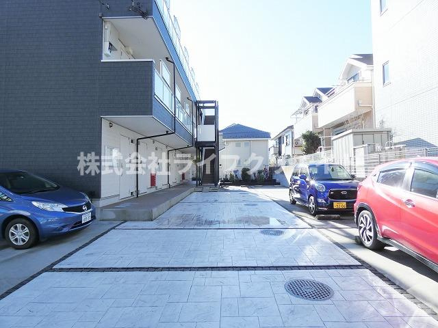 リブリ・豊田の駐車場