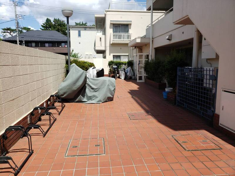 調布市西つつじケ丘２丁目の賃貸マンションのエントランス