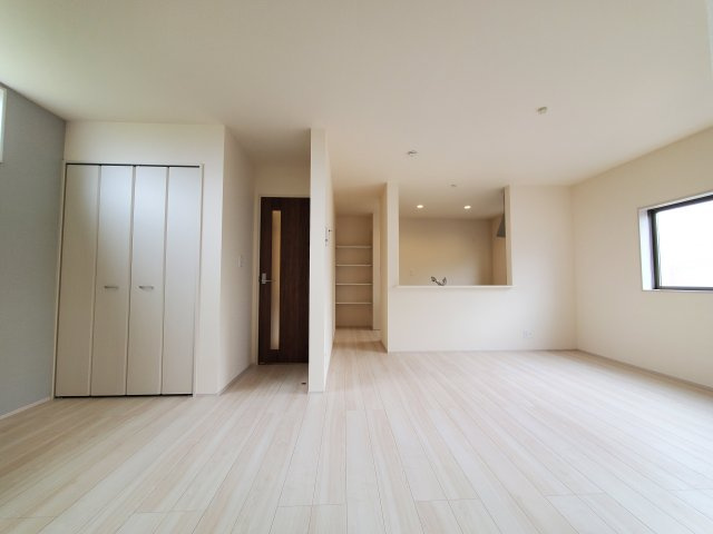 三郷市　鷹野3丁目　新築戸建　全1棟の居間・リビング|施工例です