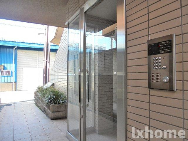 エアフォルク沢良宜のエントランス|ゆとりのあるエントランスです