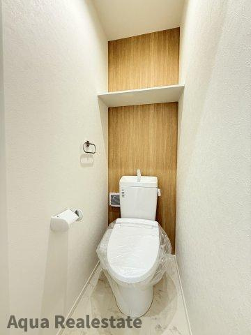 オール電化デザイナーズハウス高松市円座町建売⑬のトイレ|いつでもお部屋をスッキリお使いいただける収納スペースを設置。