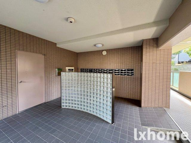 ベルメゾン茨木のエントランス|ゆとりのあるエントランスです