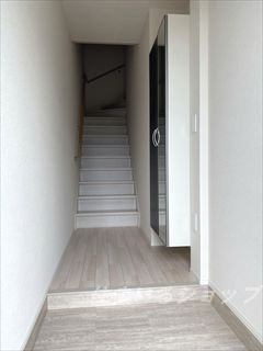Priol　Creciaの玄関|ミラー付き大型シューズボックス