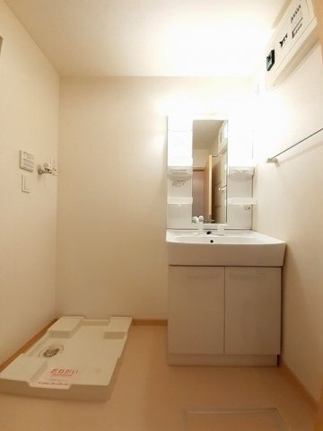 【洗面所】 | サン・マルジュⅠ | 忙しい朝には欠かせない洗面所です