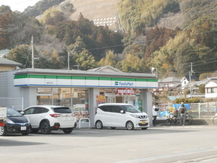 カーサ・フォレスタ万々の周辺|ファミリーマート中万々店