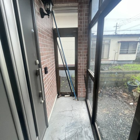 登別市若草町1丁目9-14戸建の玄関