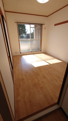【和室】 | 第2アゼリアハイツ | こちらの部屋は和室6帖 バルコニー側