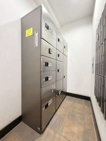 フローレンス矢野東グランドアーク壱番館のその他共用部分|荷物の受け取りに便利な宅配ボックスがあります。