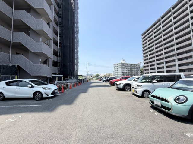 フローレンス矢野東グランドアーク壱番館の駐車場|平面駐車場1台分が承継できます。