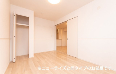 【内装】 | グラシアⅤ | 明るい色調の室内です