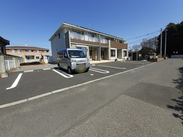 【駐車場】 | エチュード | 駐車場があるので、車を買う予定の方も安心です