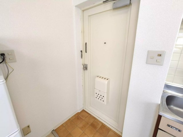 AP32 メゾン・ド・カフェイユ 301（豪徳寺）の玄関|



