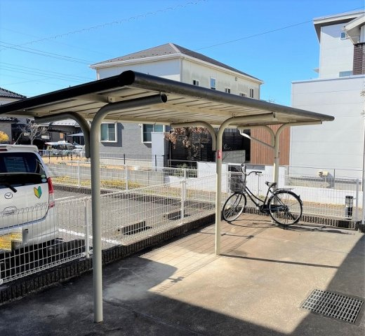 レオパレスエントピアホープのその他|屋根付き駐輪場