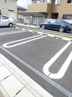 ノイクラールの駐車場