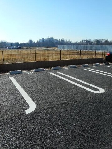 ブライト　セゾンの駐車場