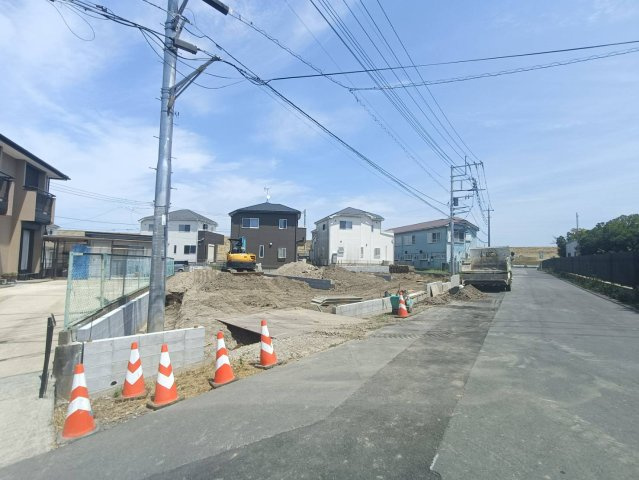 三郷市　新和2丁目　新築戸建　全3棟の前面道路含む現地写真|前面道路含む現地写真です