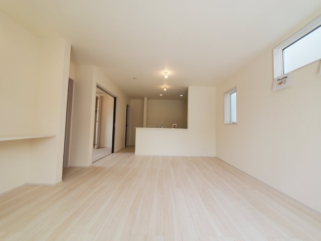 三郷市　新和2丁目　新築戸建　全3棟の居間・リビング|施工例です