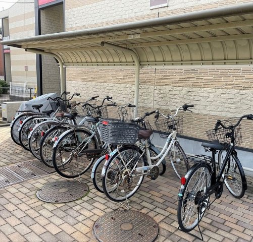 レオパレスベルフローラⅠのその他|屋根付き駐輪場完備