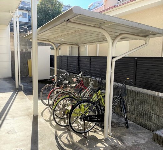 レオパレスプリマベーラのその他|屋根付き駐輪場