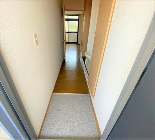 レオパレスＮＩＩＢＯＲＩの玄関