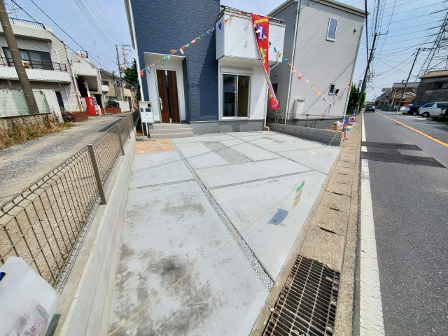 三郷市　新和2丁目　新築戸建　全3棟の駐車場|施工例です