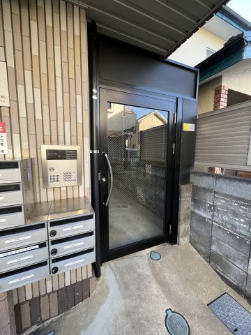 国立市富士見台２丁目の賃貸マンションのエントランス