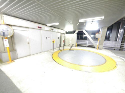 ドゥーエ横浜駅前の駐車場|敷地内駐車場完備！