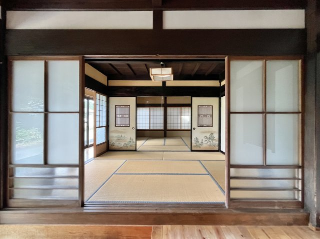 【玄関】 | 周智郡森町三倉　中古住宅 | 玄関土間から見た和室