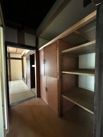 【収納】 | 周智郡森町三倉　中古住宅 | 階段前の収納