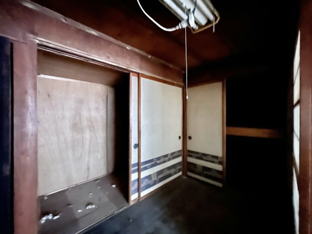 【収納】 | 周智郡森町三倉　中古住宅 | 2階階段廊下は前面収納の押入れになっています