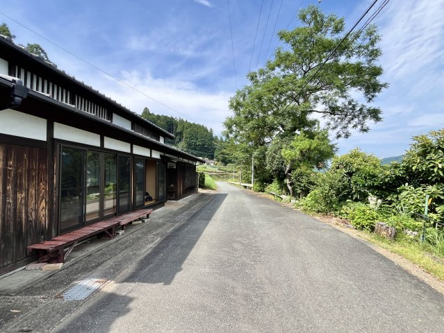 【前面道路含む現地写真】 | 周智郡森町三倉　中古住宅