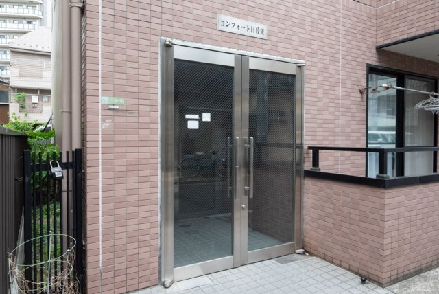 コンフォート日暮里のエントランス