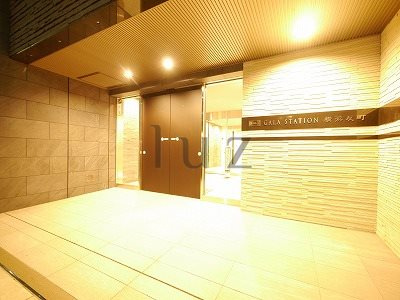 ガーラステーション横浜反町のエントランス