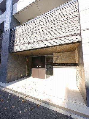 ガーラステーション横浜反町のエントランス