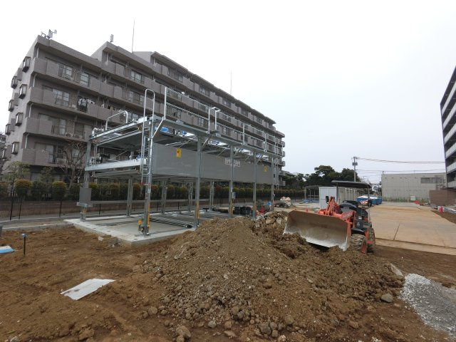 ケイディーエックスレジデンス原木中山の駐車場