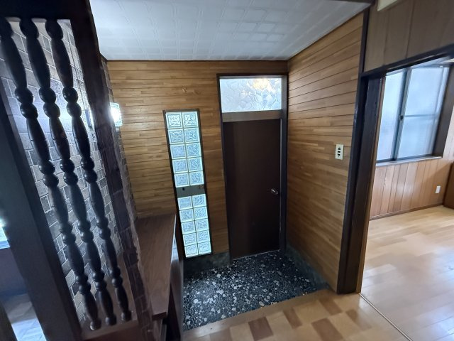 宮町680-5　　山本売家の玄関
