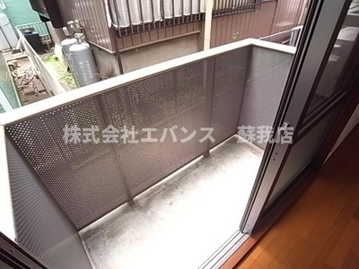【バルコニー】 | レポスアール | 外からの目が気にならないバルコニーで洗濯物が干せます
