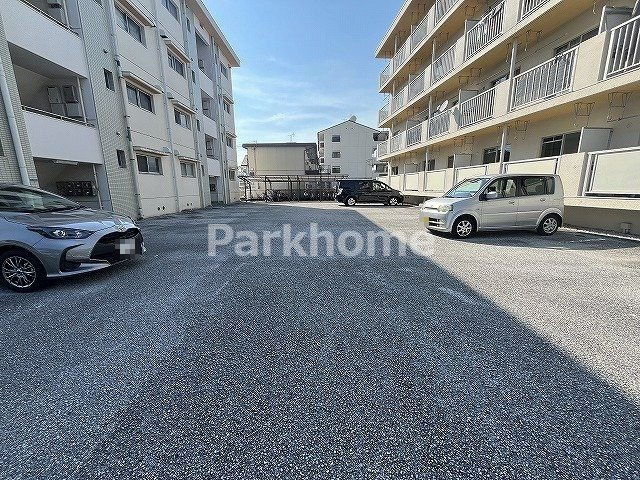 市川マンションⅠの駐車場