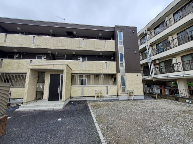 船橋市前原西１丁目のアパートの駐車場