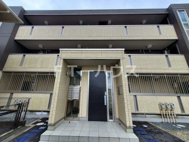 船橋市前原西１丁目のアパートのエントランス