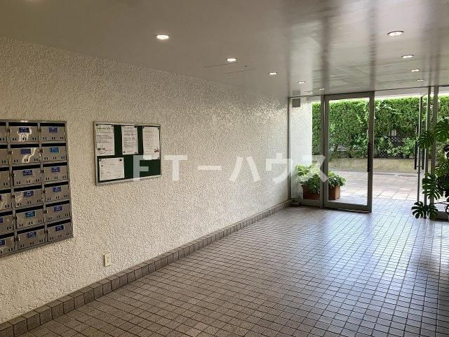 ハイツエバグリーン津田沼２号棟のエントランス