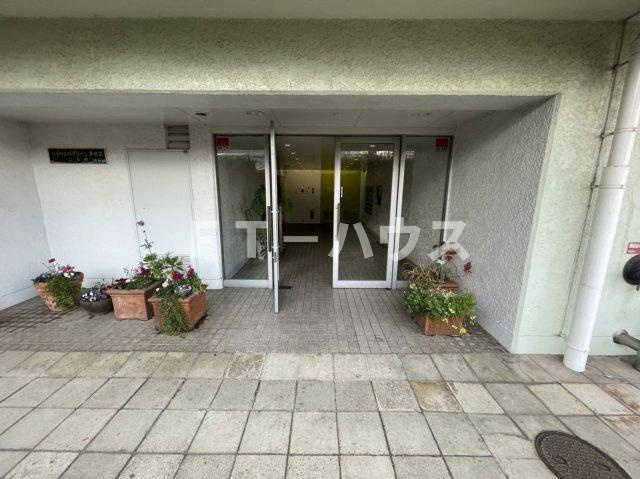 ハイツエバグリーン津田沼２号棟のエントランス